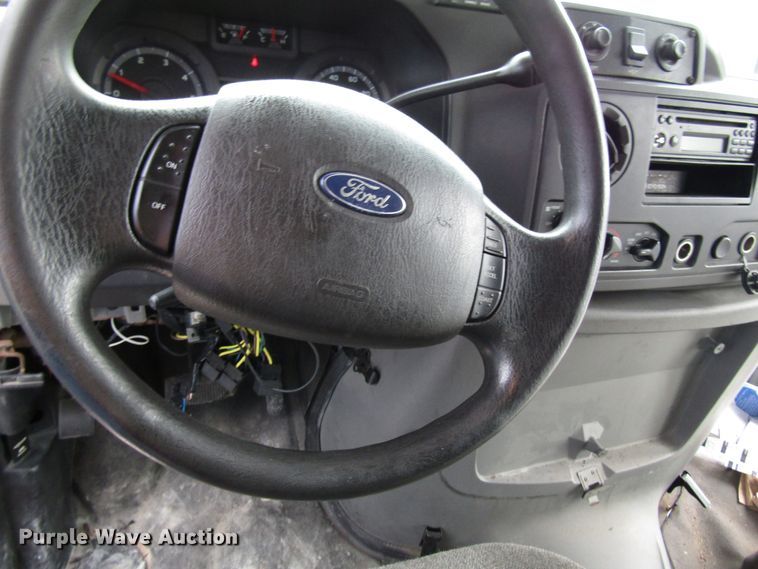 image for item DG8181 2009 Ford E450 shuttle bus