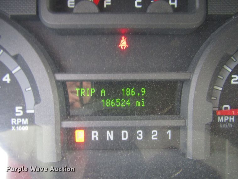 image for item DG8181 2009 Ford E450 shuttle bus