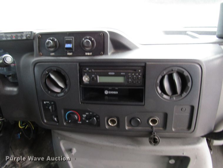 image for item DG8181 2009 Ford E450 shuttle bus