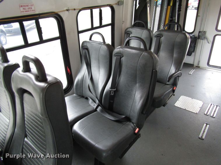 image for item DG8181 2009 Ford E450 shuttle bus