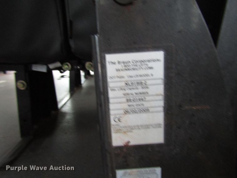 image for item DG8181 2009 Ford E450 shuttle bus