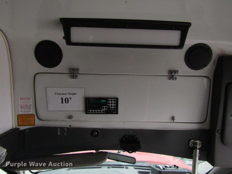 image for item DG8181 2009 Ford E450 shuttle bus