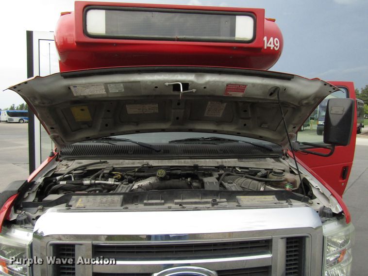 image for item DG8181 2009 Ford E450 shuttle bus