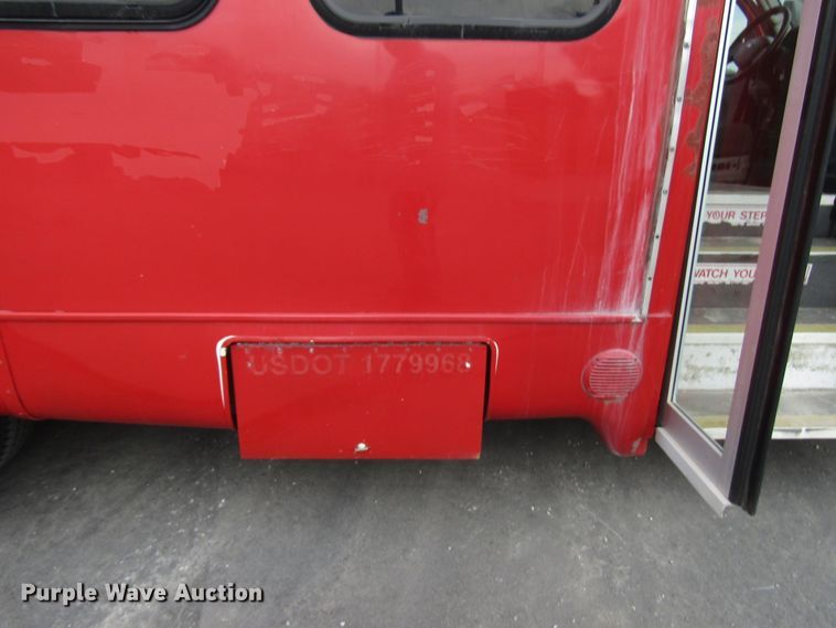 image for item DG8181 2009 Ford E450 shuttle bus