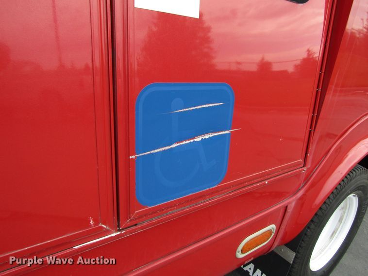 image for item DG8181 2009 Ford E450 shuttle bus