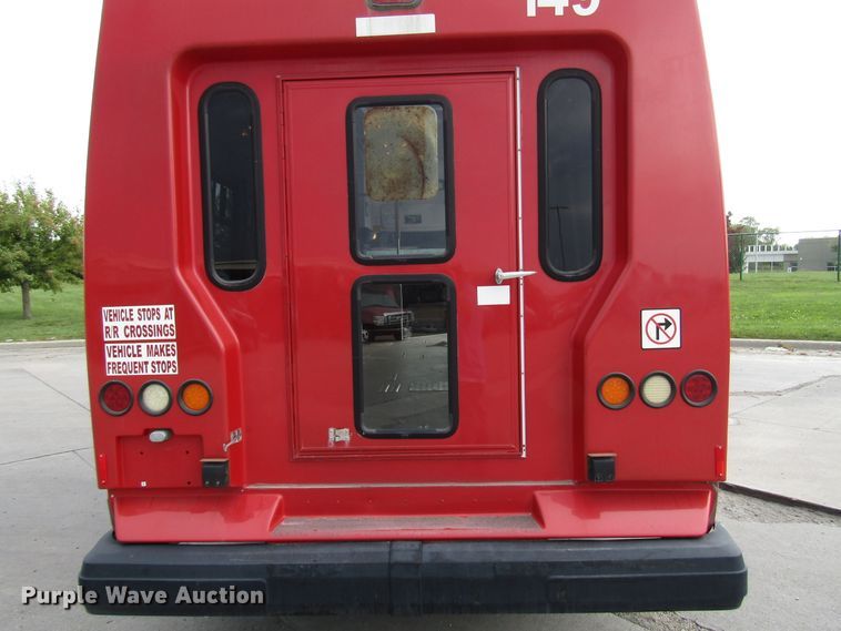 image for item DG8181 2009 Ford E450 shuttle bus