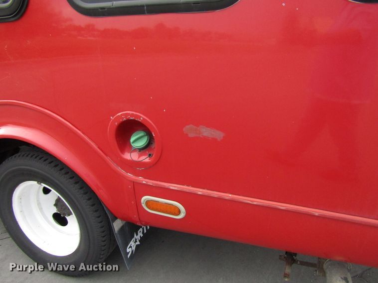 image for item DG8181 2009 Ford E450 shuttle bus