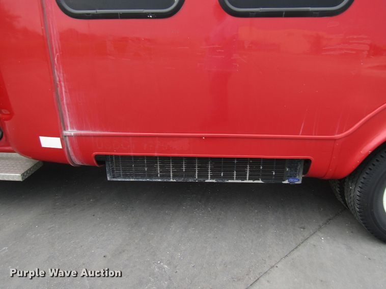 image for item DG8181 2009 Ford E450 shuttle bus