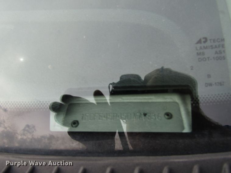 image for item DG8181 2009 Ford E450 shuttle bus