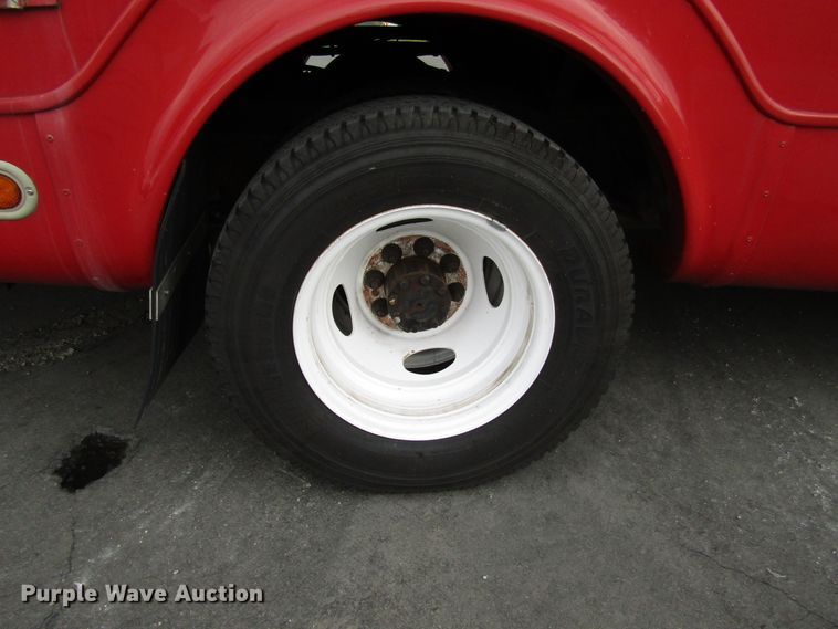 image for item DG8181 2009 Ford E450 shuttle bus