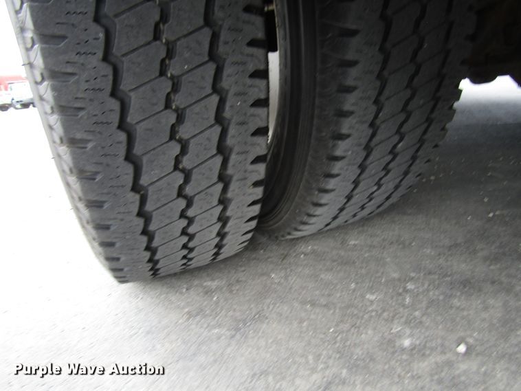 image for item DG8181 2009 Ford E450 shuttle bus