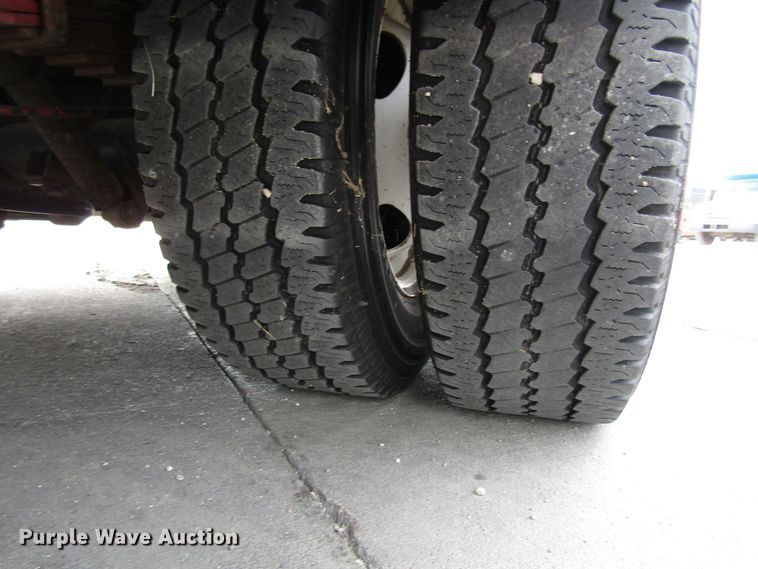 image for item DG8181 2009 Ford E450 shuttle bus