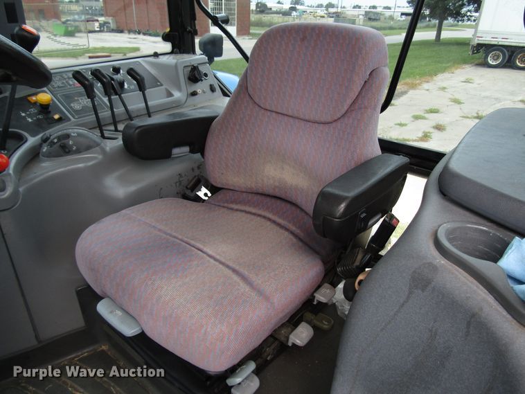 image for item DG8182 2002 New Holland TM135 tractor