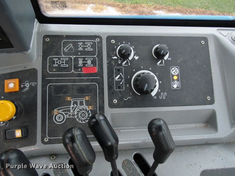 image for item DG8182 2002 New Holland TM135 tractor