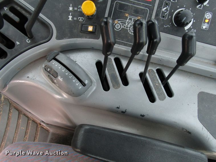 image for item DG8182 2002 New Holland TM135 tractor