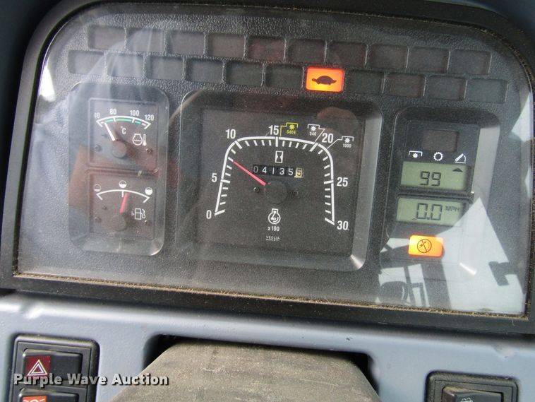 image for item DG8182 2002 New Holland TM135 tractor