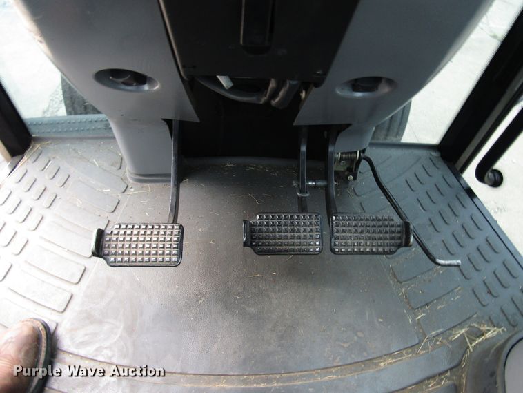 image for item DG8182 2002 New Holland TM135 tractor