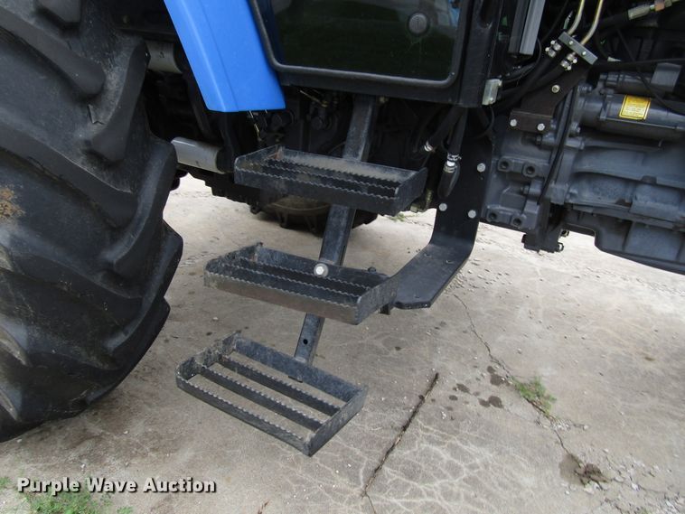 image for item DG8182 2002 New Holland TM135 tractor