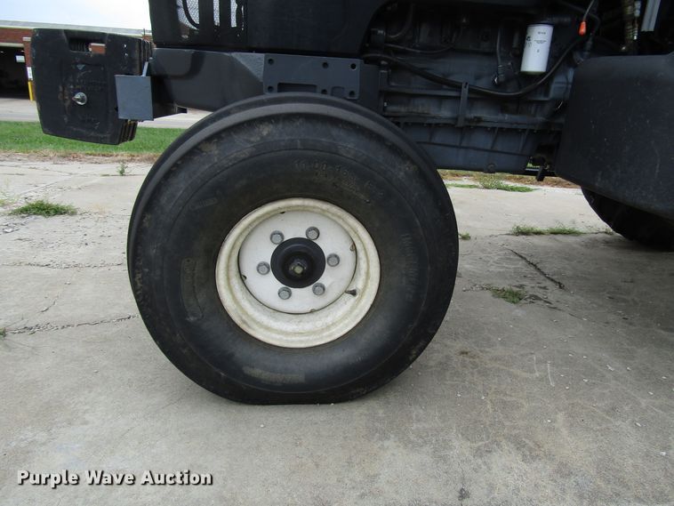 image for item DG8182 2002 New Holland TM135 tractor