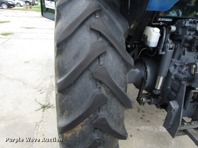 image for item DG8182 2002 New Holland TM135 tractor