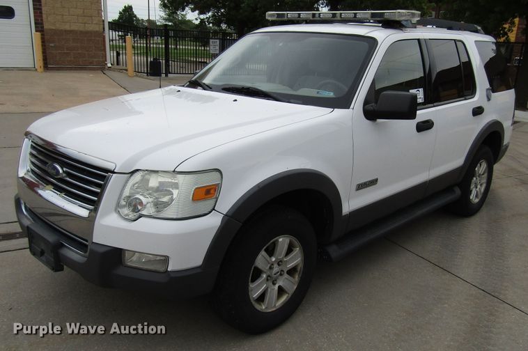 image for item DG8183 2006 Ford Explorer SUV