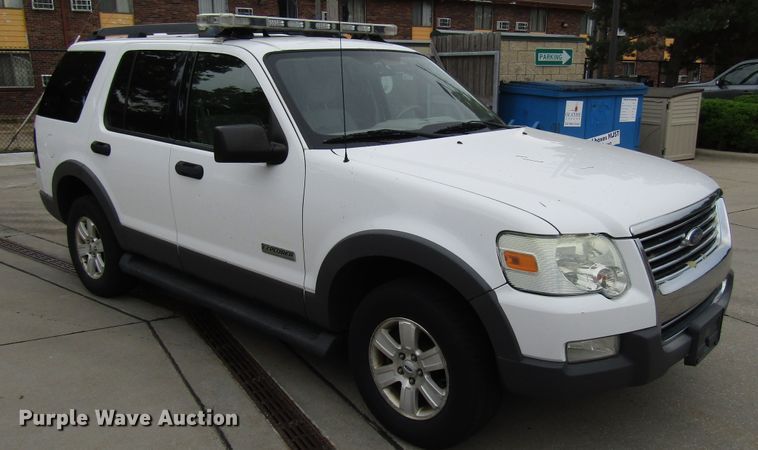 image for item DG8183 2006 Ford Explorer SUV