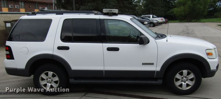 image for item DG8183 2006 Ford Explorer SUV
