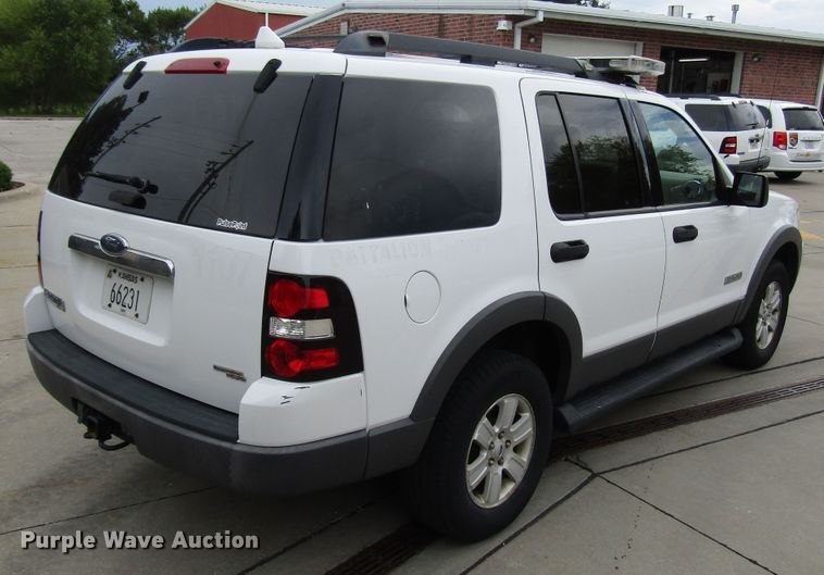 image for item DG8183 2006 Ford Explorer SUV