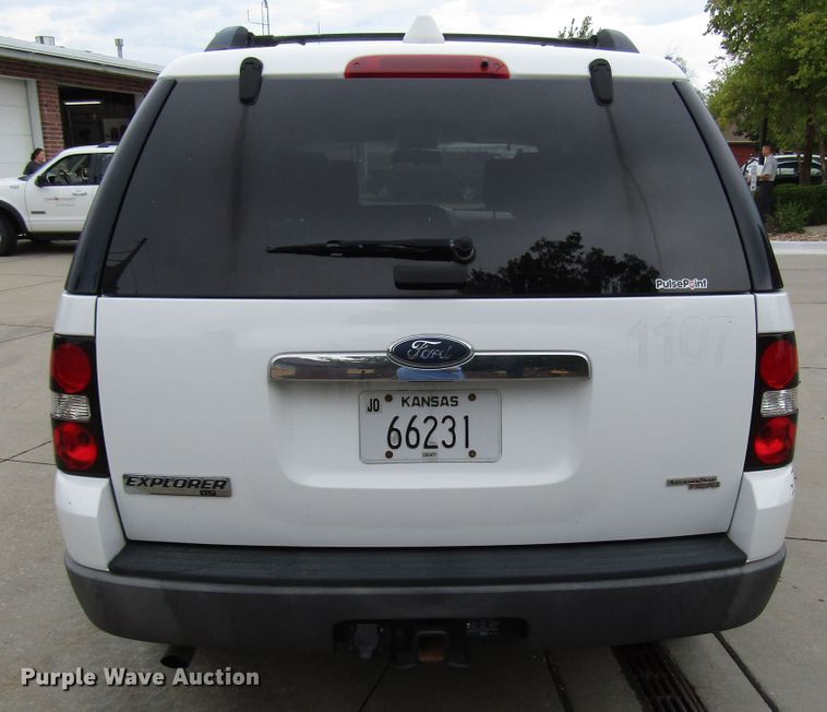 image for item DG8183 2006 Ford Explorer SUV