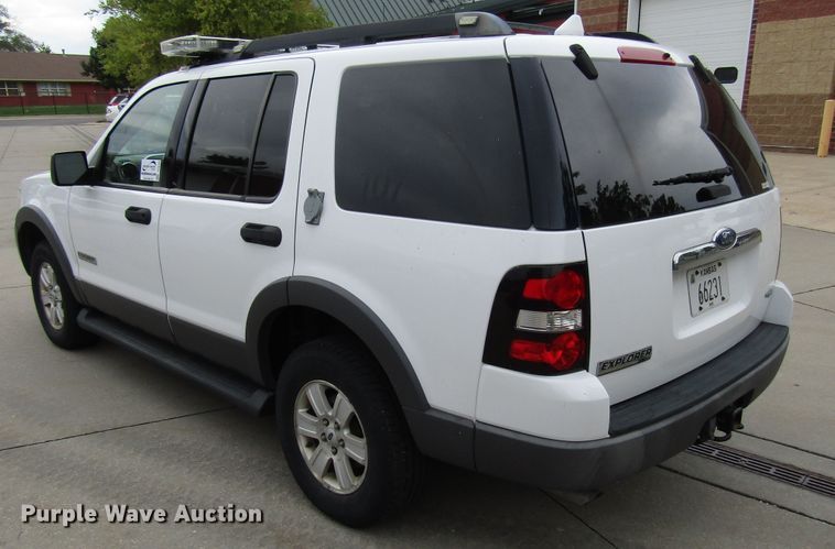 image for item DG8183 2006 Ford Explorer SUV