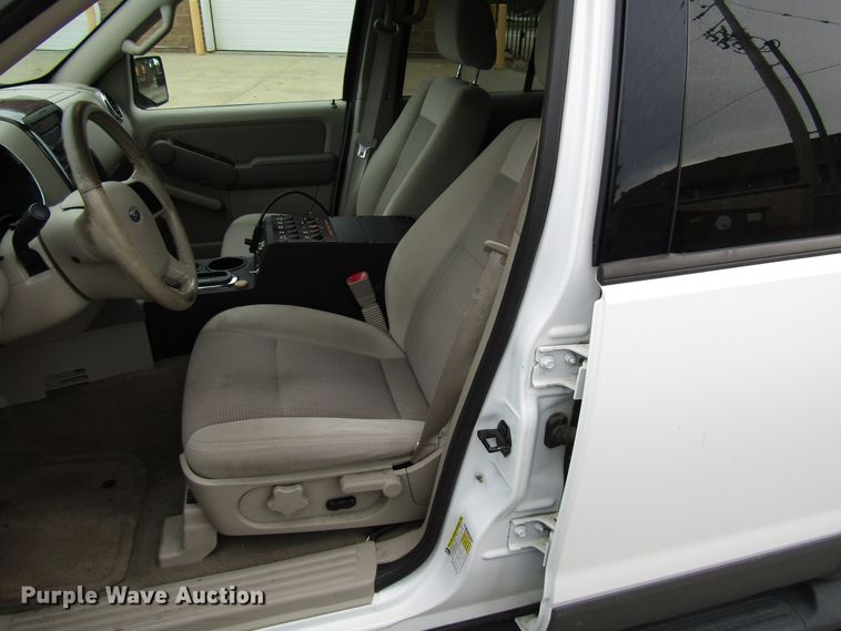 image for item DG8183 2006 Ford Explorer SUV