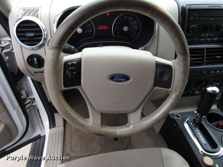image for item DG8183 2006 Ford Explorer SUV