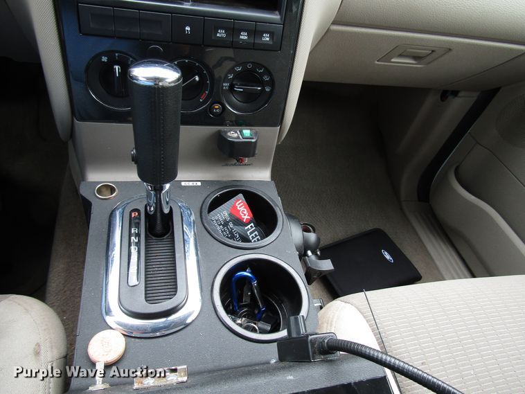 image for item DG8183 2006 Ford Explorer SUV