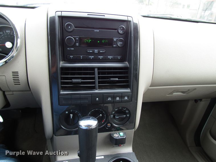 image for item DG8183 2006 Ford Explorer SUV