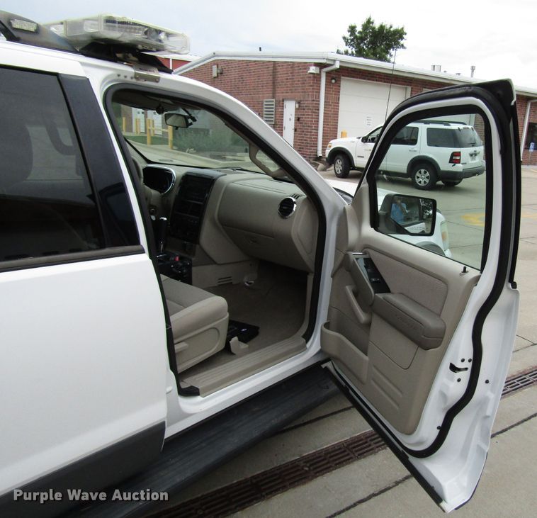 image for item DG8183 2006 Ford Explorer SUV