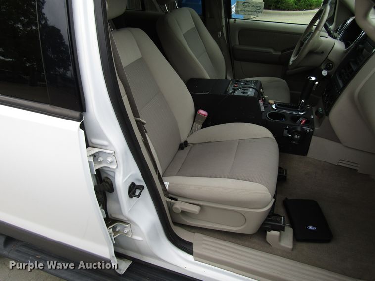 image for item DG8183 2006 Ford Explorer SUV