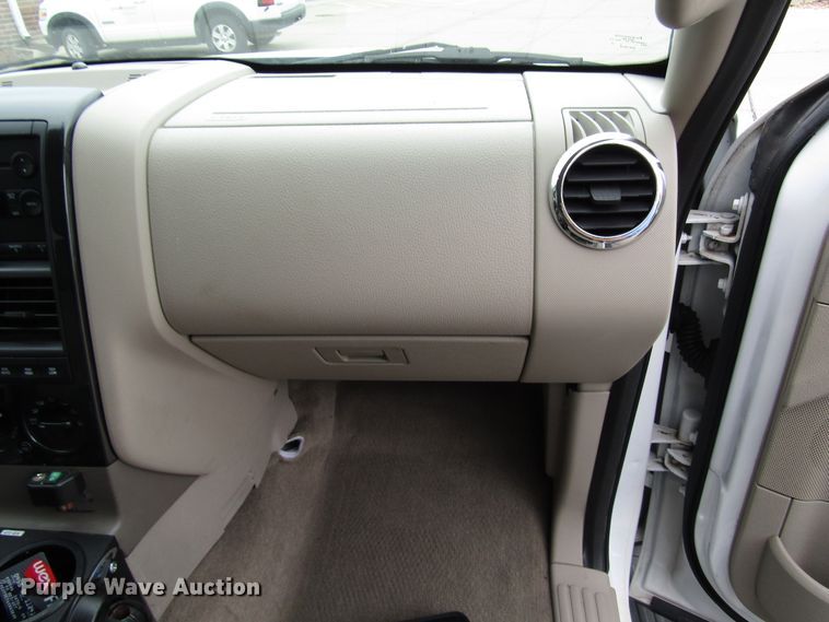 image for item DG8183 2006 Ford Explorer SUV