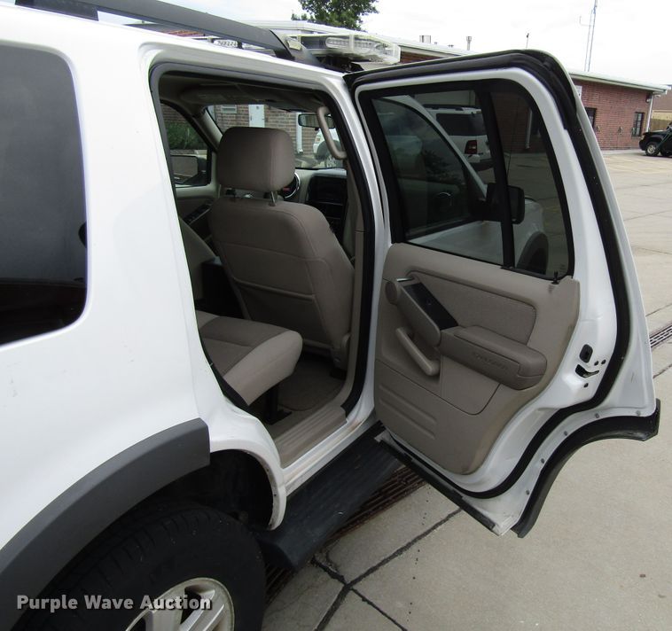 image for item DG8183 2006 Ford Explorer SUV