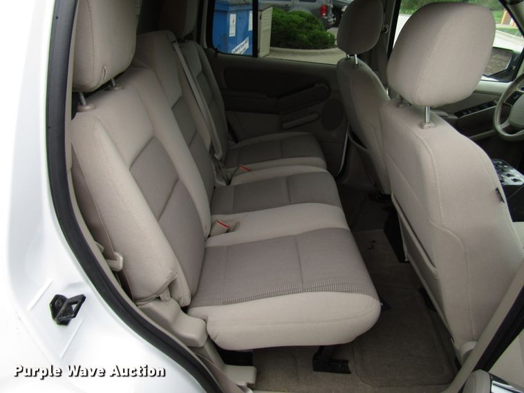 image for item DG8183 2006 Ford Explorer SUV
