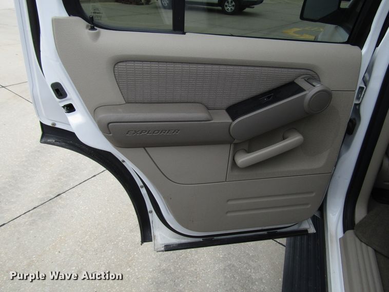 image for item DG8183 2006 Ford Explorer SUV