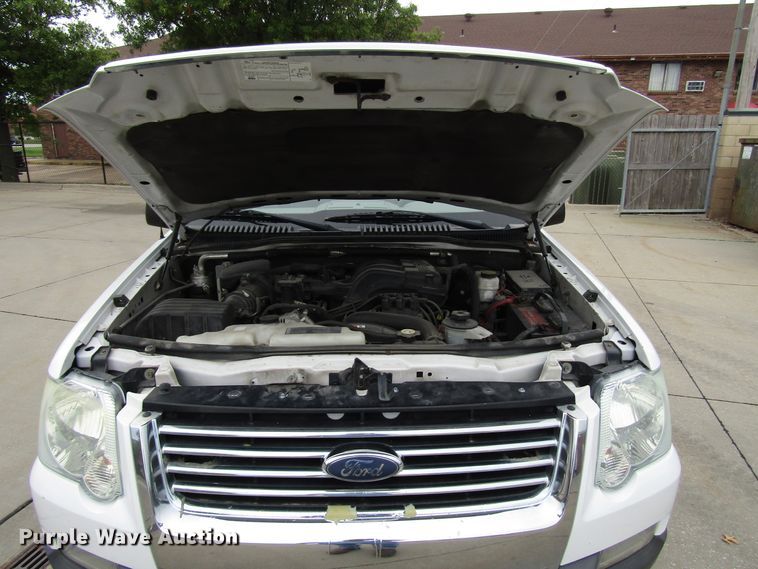 image for item DG8183 2006 Ford Explorer SUV