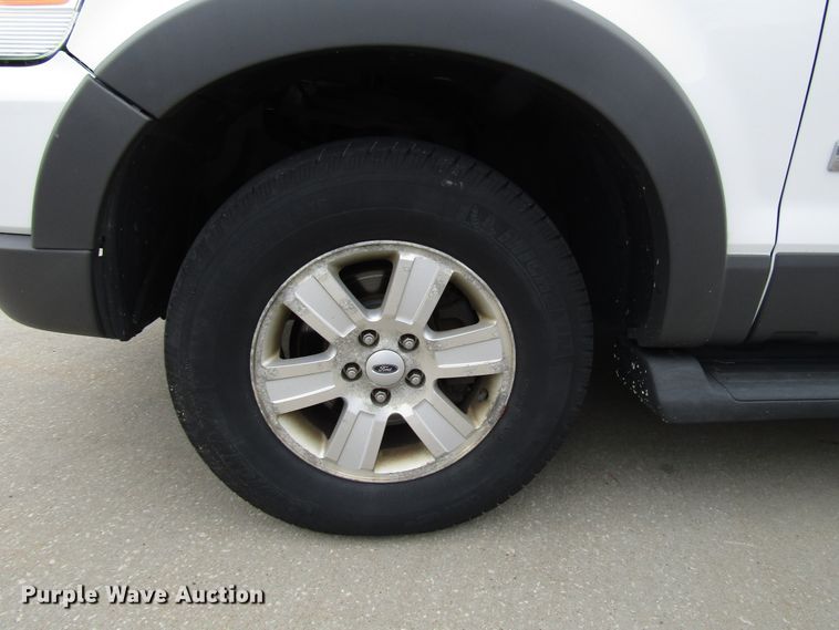 image for item DG8183 2006 Ford Explorer SUV