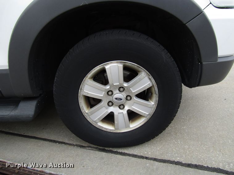 image for item DG8183 2006 Ford Explorer SUV
