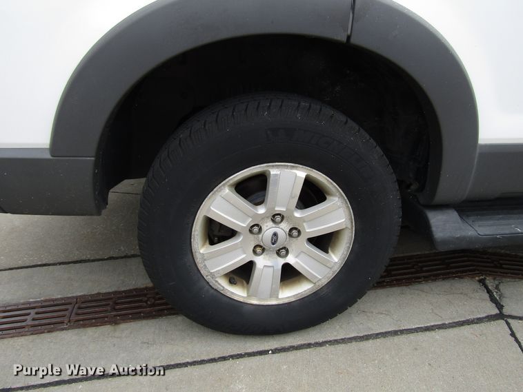 image for item DG8183 2006 Ford Explorer SUV