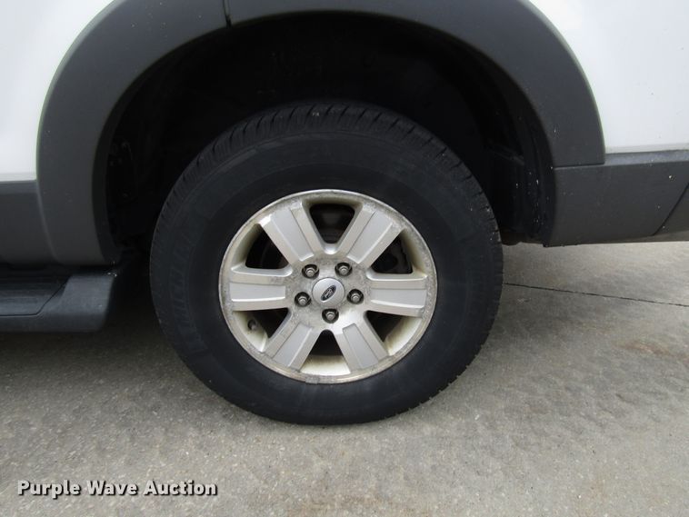 image for item DG8183 2006 Ford Explorer SUV