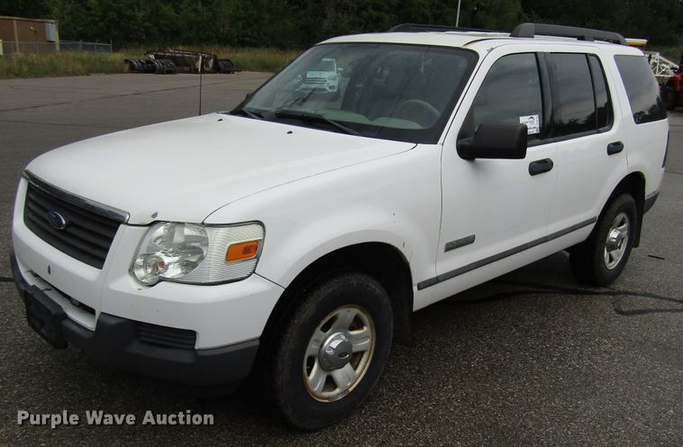 image for item DG8191 2006 Ford Explorer SUV