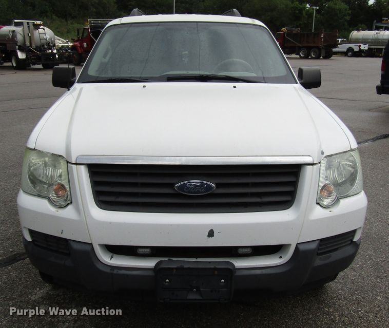 image for item DG8191 2006 Ford Explorer SUV
