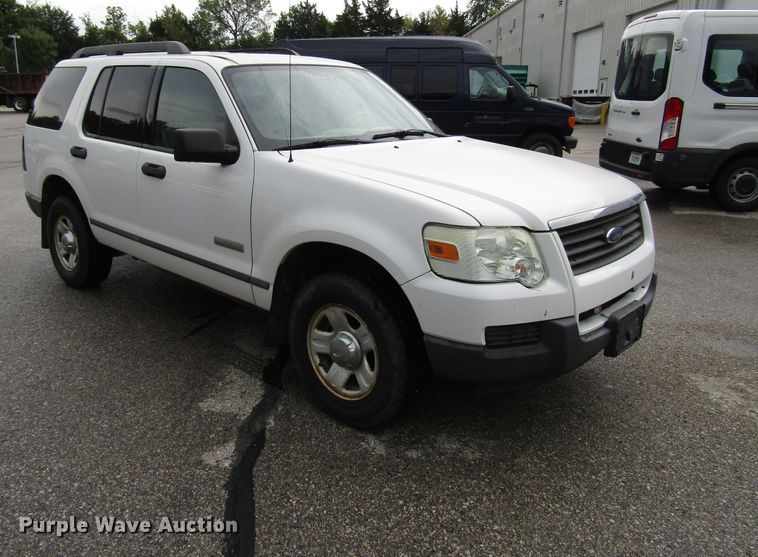 image for item DG8191 2006 Ford Explorer SUV