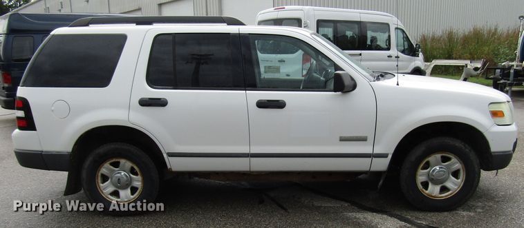 image for item DG8191 2006 Ford Explorer SUV