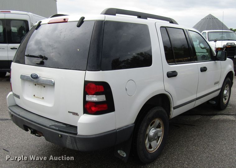 image for item DG8191 2006 Ford Explorer SUV